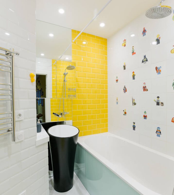 Yellow wall in the interior of a white bathroom