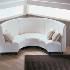 диван дневно легло за кухнята полукръгла