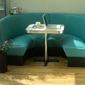 полукръгъл диван за кухнята