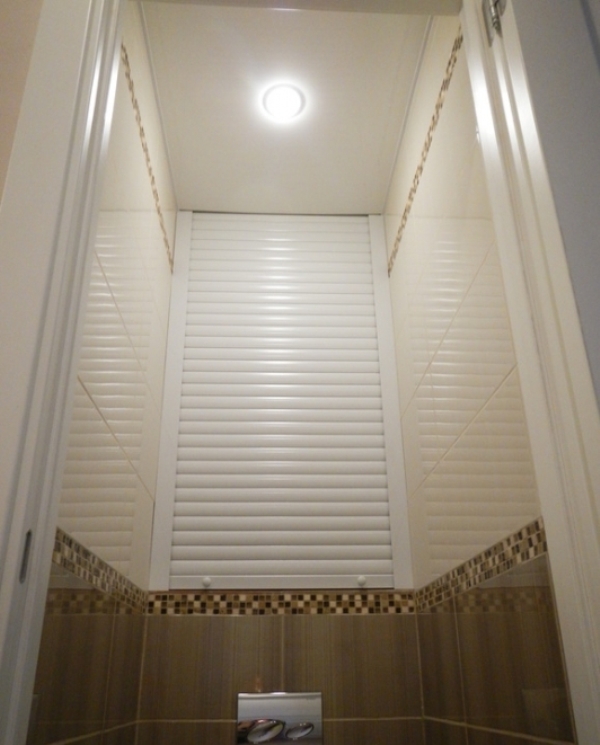 bidai roller dalam gambar tandas