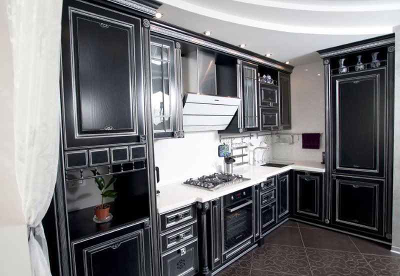 Μαύρη διάταξη γωνιακής κουζίνας