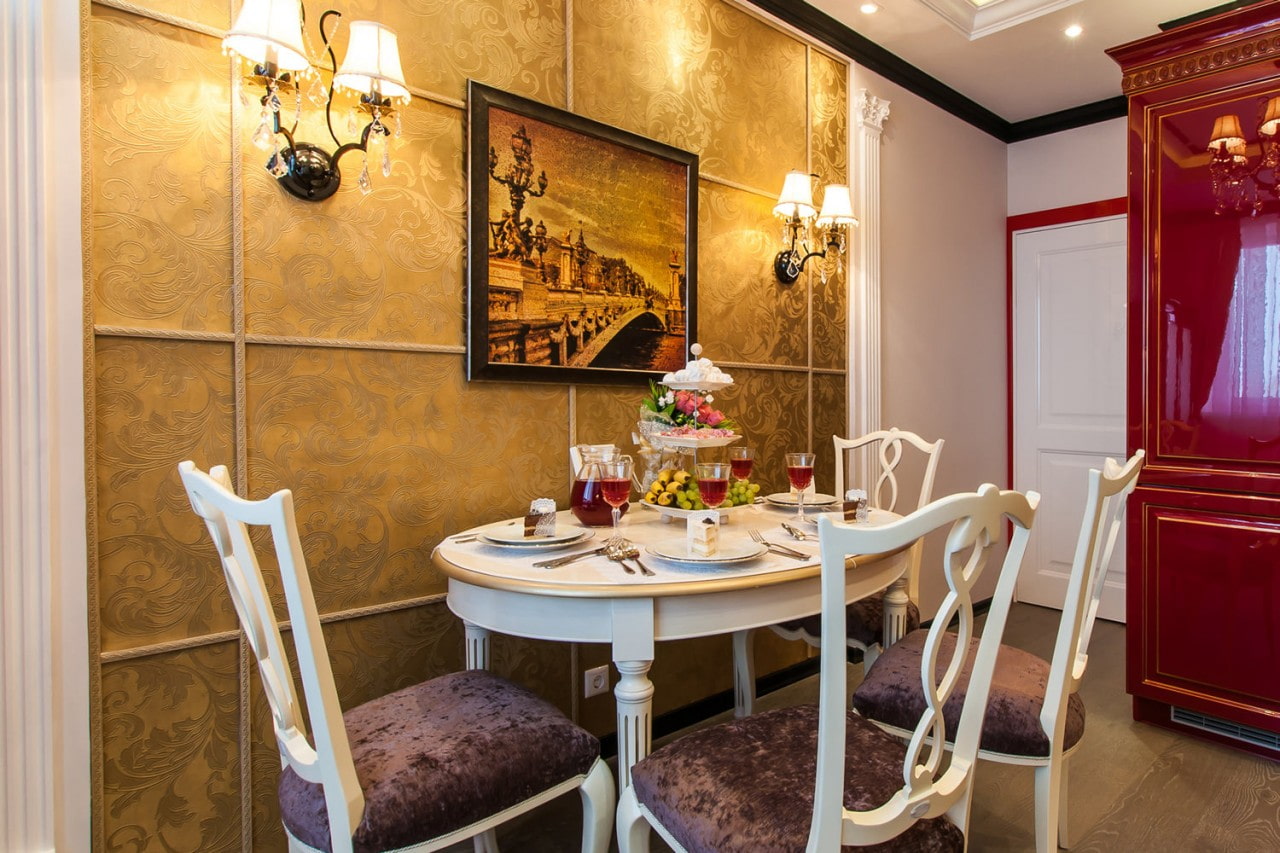 decor de perete în bucătărie din zona mesei