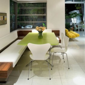 диван диван за декорация на снимка в кухнята