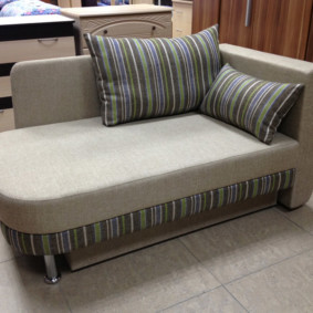 разтегателен диван за идеи за декориране на кухня