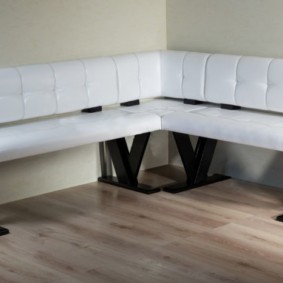 разтегателен диван за кухненските фотографии