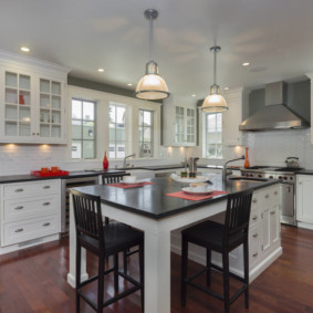 Wooden floor with lacquered worktop