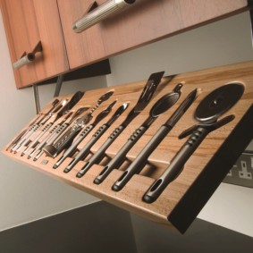 Panel extensible con cubiertos.