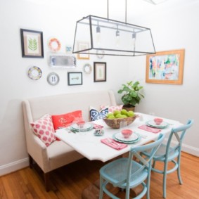 Sofa nhỏ trong khu vực ăn uống