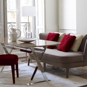 Khu vực tiếp khách có ban công