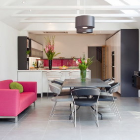 Ghế sofa bọc nệm màu hồng