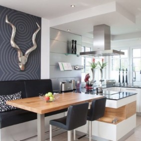 Decor original de perete cu bucătărie accent