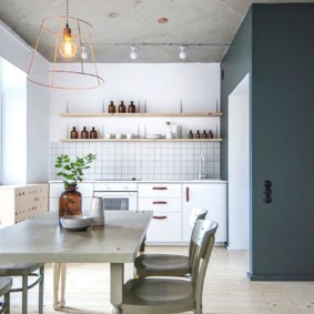 Rafturi deschise pentru ustensile de bucătărie