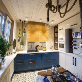 Lampa originală din frânghie de pe tavanul bucătăriei