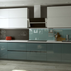 Κομψή κουζίνα με καθρέφτες