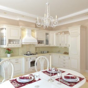 Σκούρες χαρτοπετσέτες κάτω από τα μαχαιροπίρουνα