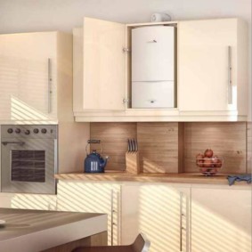 Four dans la cuisine d'un appartement en ville