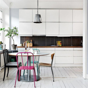 Κουζίνα με ανοιγόμενους πόρτες ώθησης