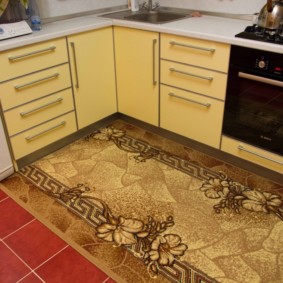 panel de cerámica en el piso de la cocina