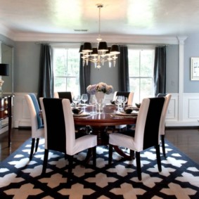 Respaldos altos de sillas tapizadas