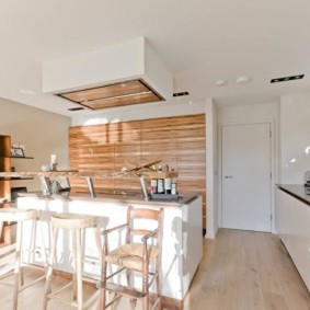 Nhà bếp sáng sủa với một hòn đảo chức năng