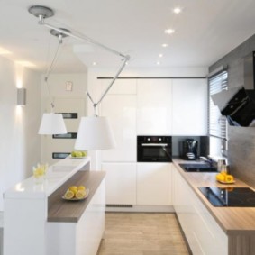 Tấm màu xám trên tường nhà bếp