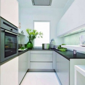 Teknologi bersepadu dalam alat dengar berbentuk U