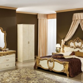 Murs de chambre brun foncé