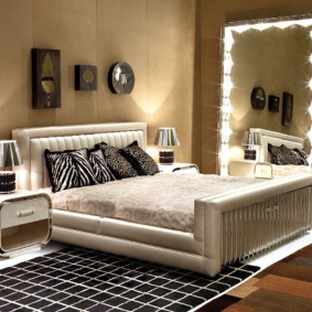 Miroir de sol éclairé sur le cadre