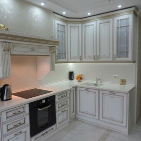 Προβολείς πάνω από το γωνιακό ακουστικό