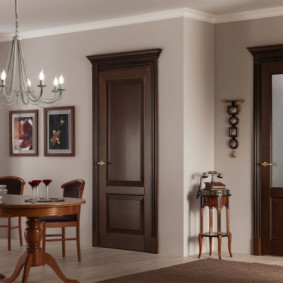 Meubles rétro dans un salon moderne