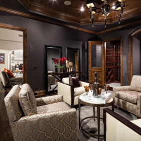 Intérieur sombre du salon