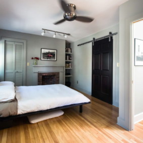 Ventilateur au plafond de la chambre