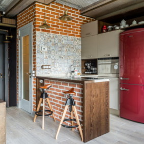 Comptoir de bar dans la cuisine de style loft