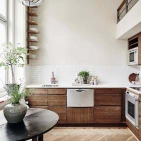 Fachadas marrones auriculares en forma de L