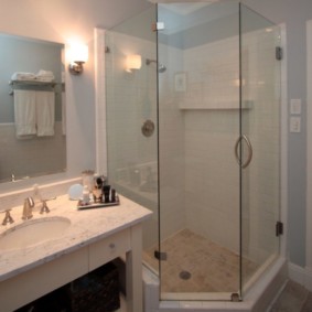 Glass partitions in the bathroom with shower
