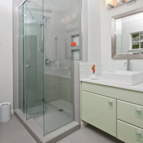 Duș cu casetă din sticlă