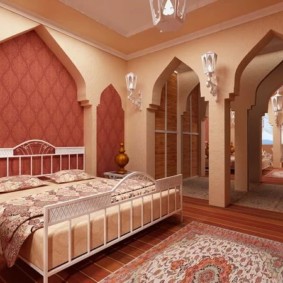 Lit large sur structure métallique