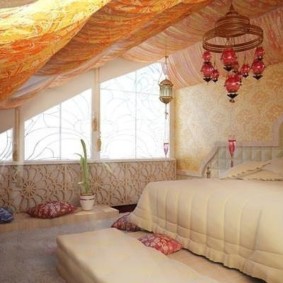 Chambre mansardée confortable dans une maison de campagne