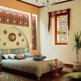 Niche éclairée derrière la tête de lit