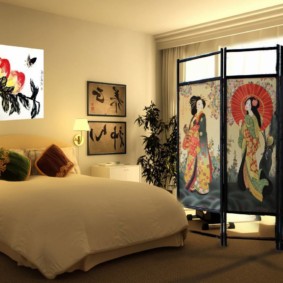 Écran avec l'image de femmes japonaises en costumes nationaux