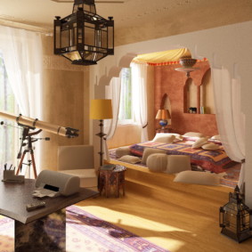 Télescope sur un trépied près de la fenêtre du bureau