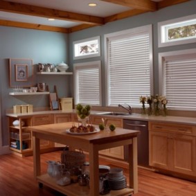 Masă de bucătărie din lemn natural