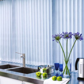 Jaluzele din material albastru