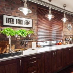 Bucătărie liniară în stil mansardă