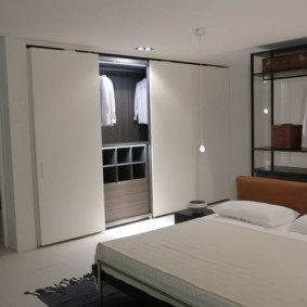 kleedkamer in het slaapkamerontwerp