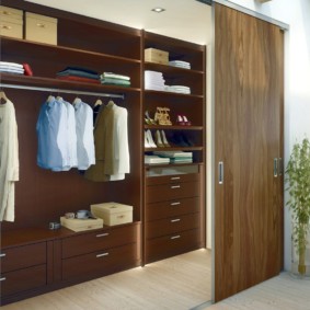 kleedkamer in de slaapkamer foto interieur