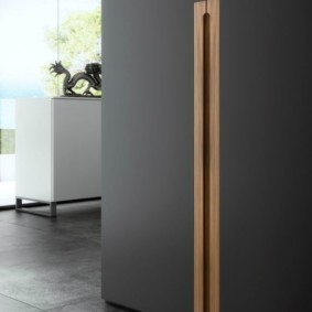 Ο χωνευτός χερούλι στο κουτί της κουζίνας