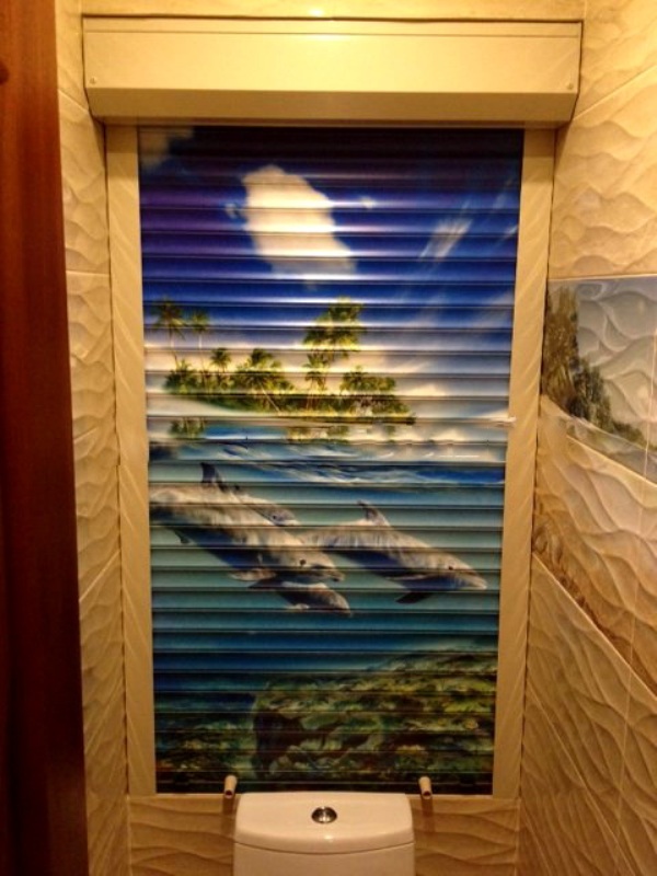 gunakan bidai roller di dalam tandas