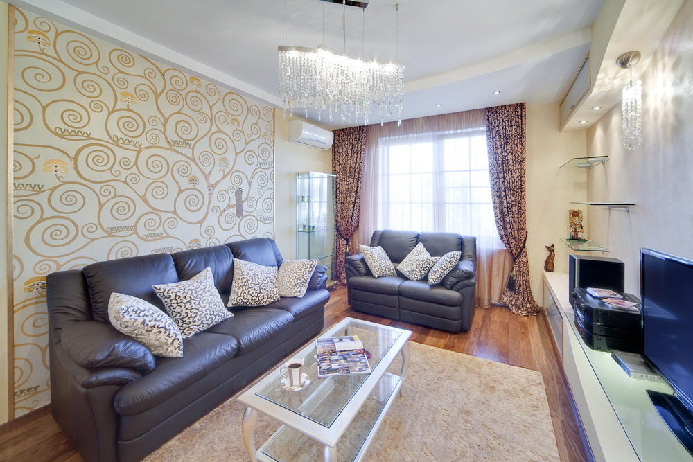 combinaison de papier peint dans le salon