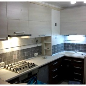 kitchen design with a ventilation duct in the corner